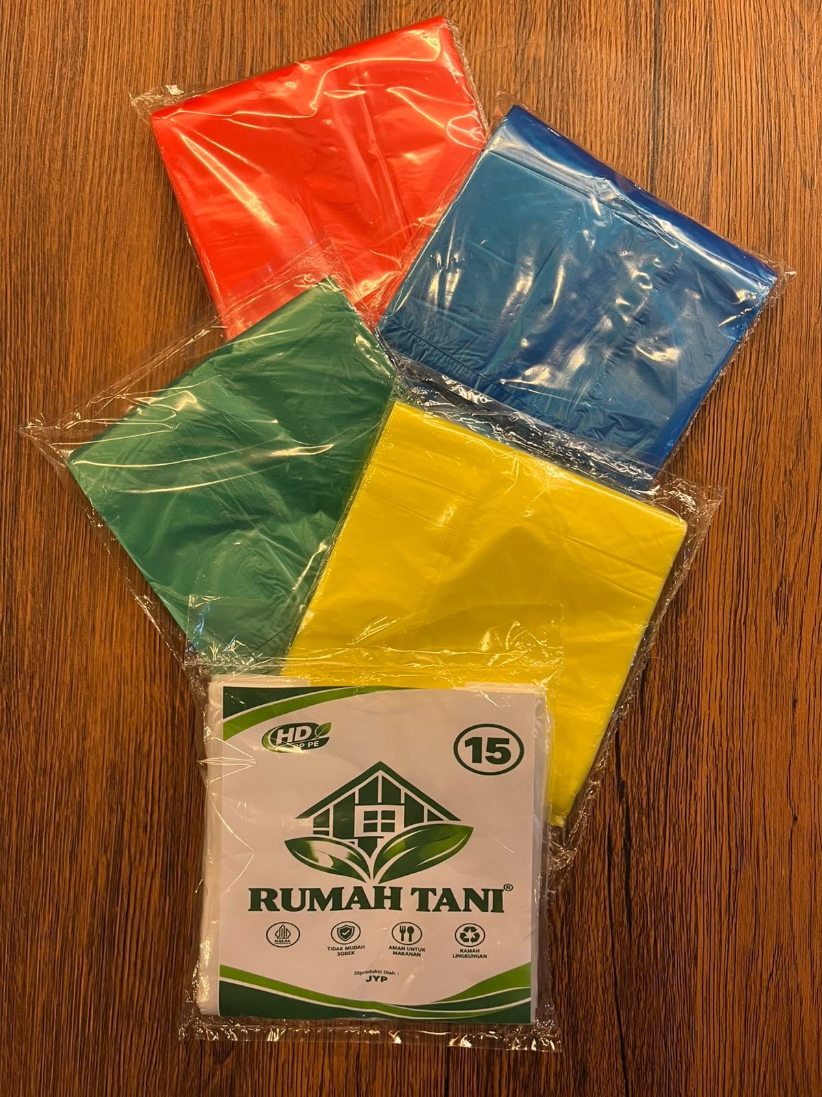 Kantong kresek plastik warna merah biru hijau kuning merek Rumah Tani